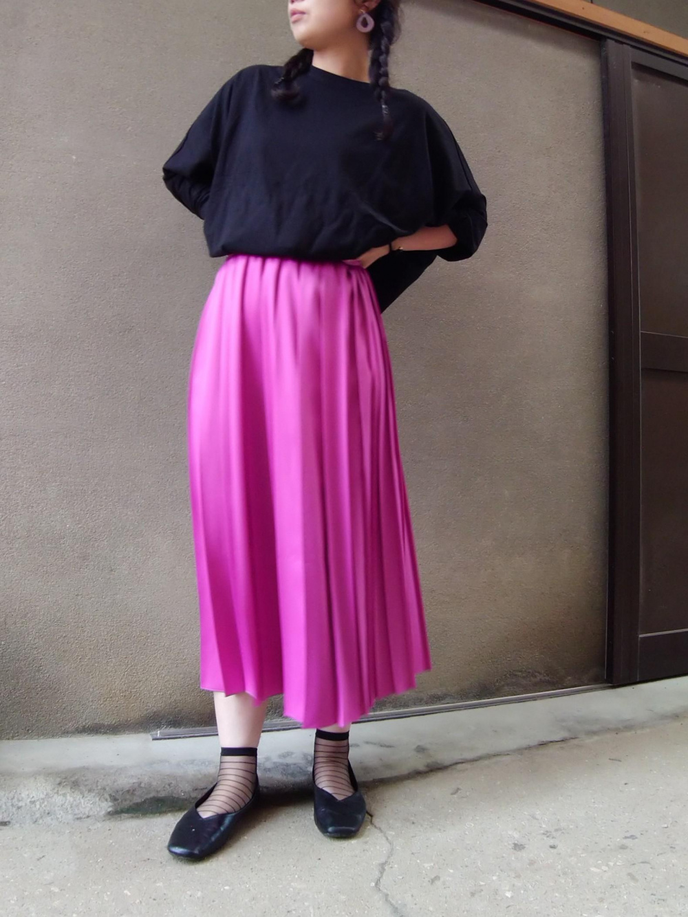 コットンドルマンオーバーサイズT（7分袖）、アシンメトリープリーツ  