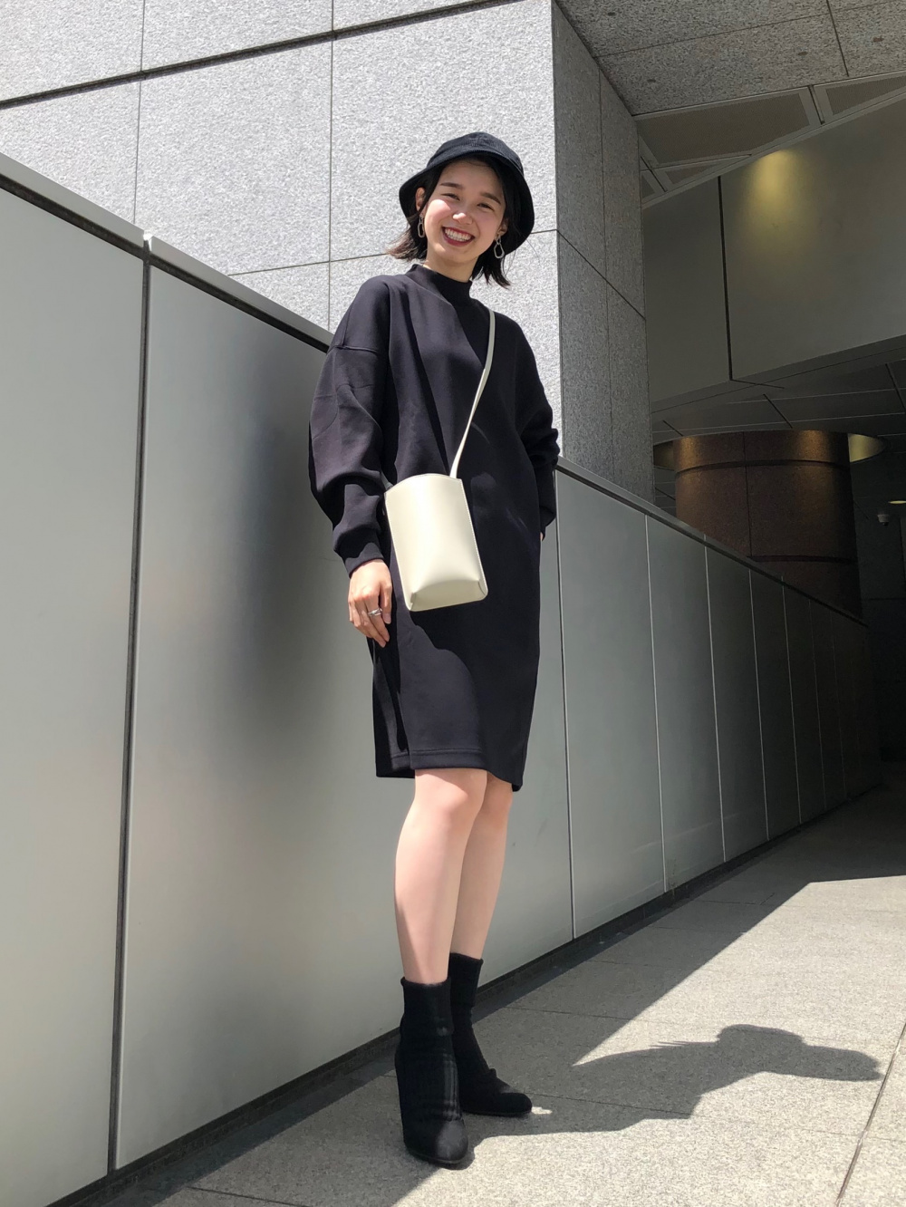 コットンティアードミニワンピース 半袖 レザータッチミニポシェット の着用コーディネート ユニクロ