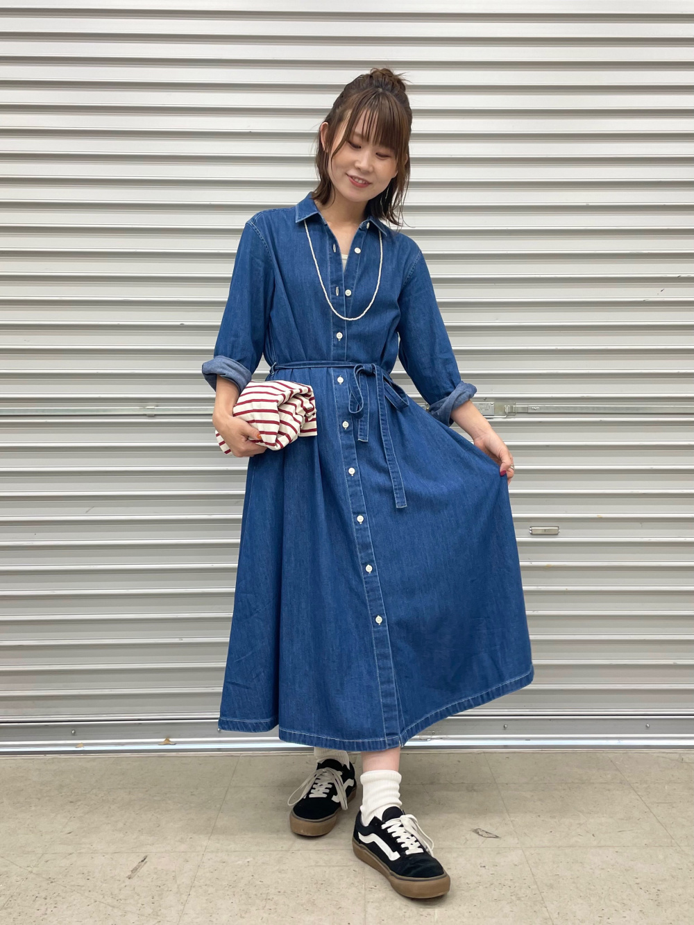 デニムaラインシャツワンピース 長袖 標準丈 111 121cm の着用コーディネート ユニクロ