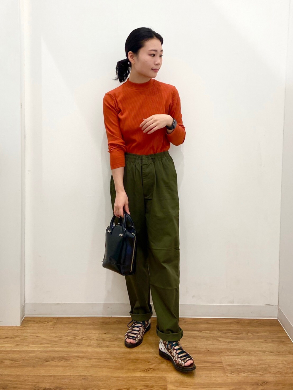 GIRLS リブハイネックT（長袖）、イージーリラックスアンクルパンツ  