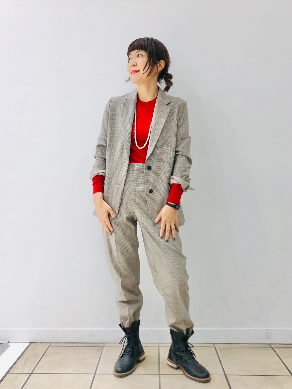 エクストラファインメリノクルーネックセーター 長袖 リラックステーラードジャケット チェック セットアップ可能 の着用コーディネート ユニクロ