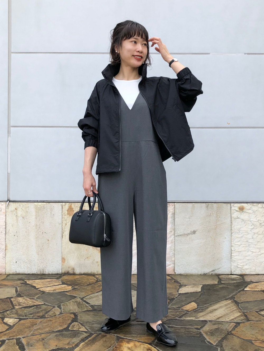 Vネックサロペット シアークルーネックtシャツ 長袖 の着用コーディネート ユニクロ