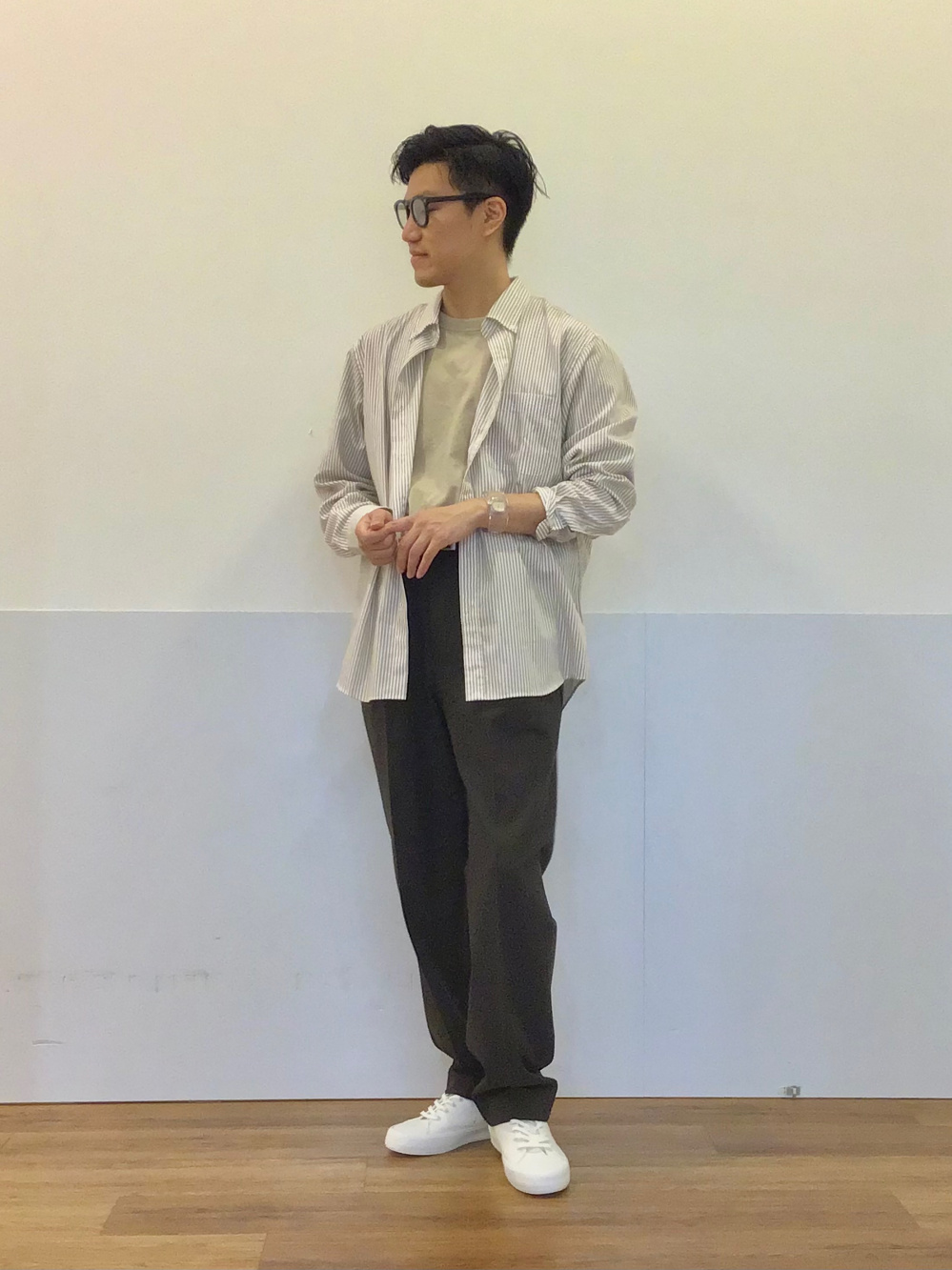 スプリットスリーブUネッククロップドTシャツ