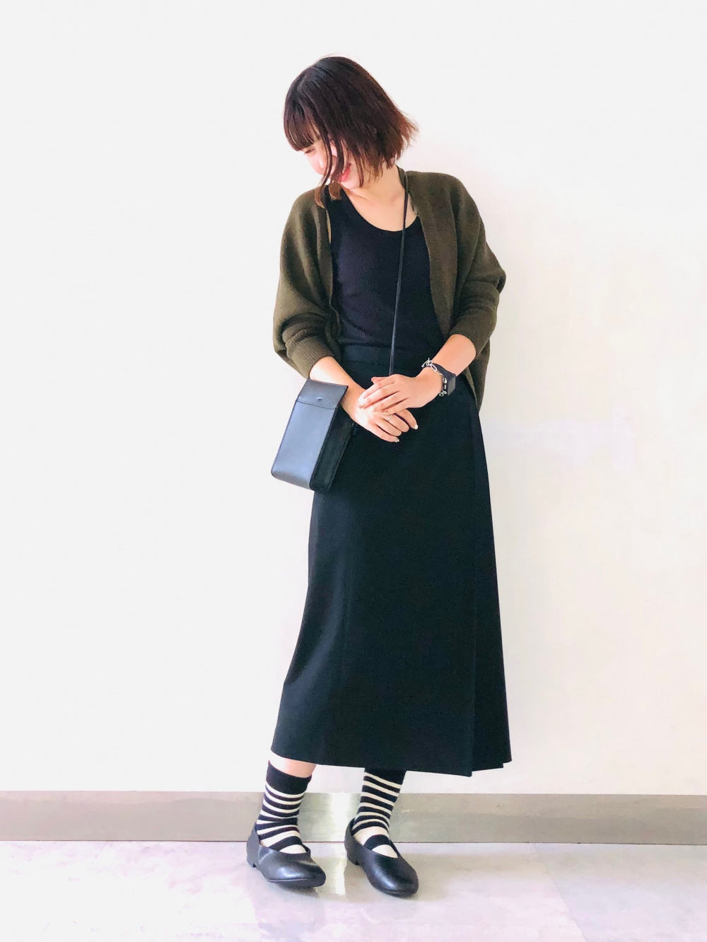 サイドプリーツナロースカート（丈標準81～85cm）」の着用  