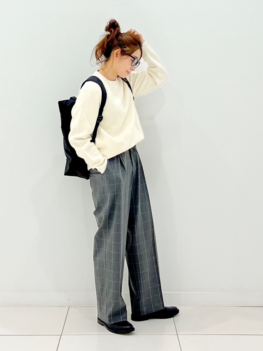 ユニクロUNIQLO タックワイドパンツS グレー