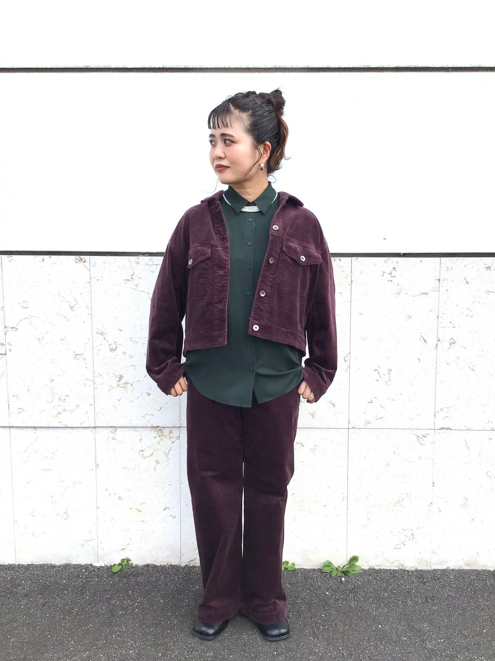 これスタイルめっちゃ盛れる！ユニクロの「楽ちんジャケット」脚