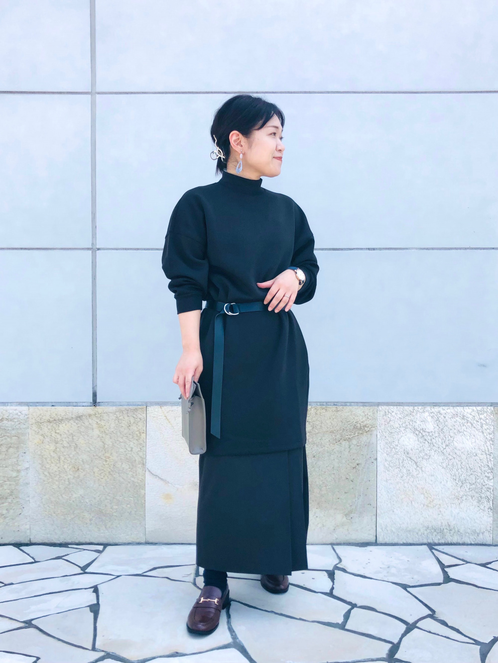 サイドプリーツナロースカート（丈標準81～85cm）」の着用  