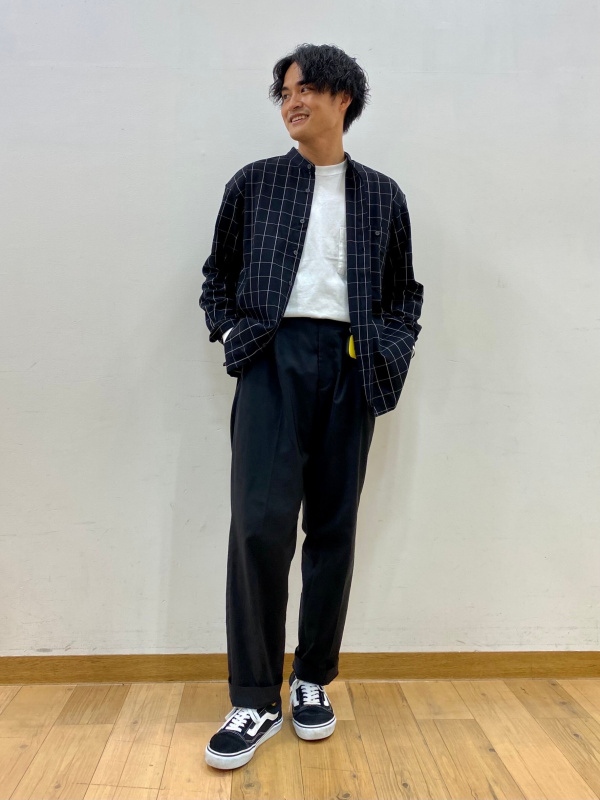 タックテーパードパンツ（ウルトラライト・ワイドフィット）」の