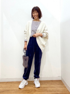【美品】UNIQLO ウルトラストレッチスムースセットL【2色セット】 ウルトラストレッチスムースセット（長袖）」の着用