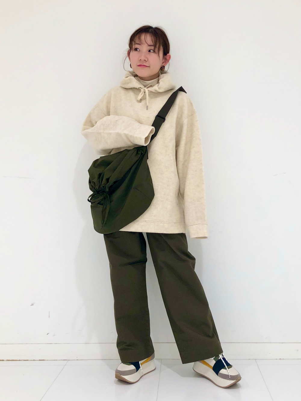 ベルテッドタックワイドパンツ」の着用コーディネート| ユニクロ公式