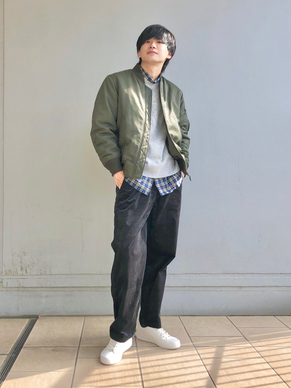 MA-1ブルゾン、ラムクルーネックセーター」の着用コーディネート  