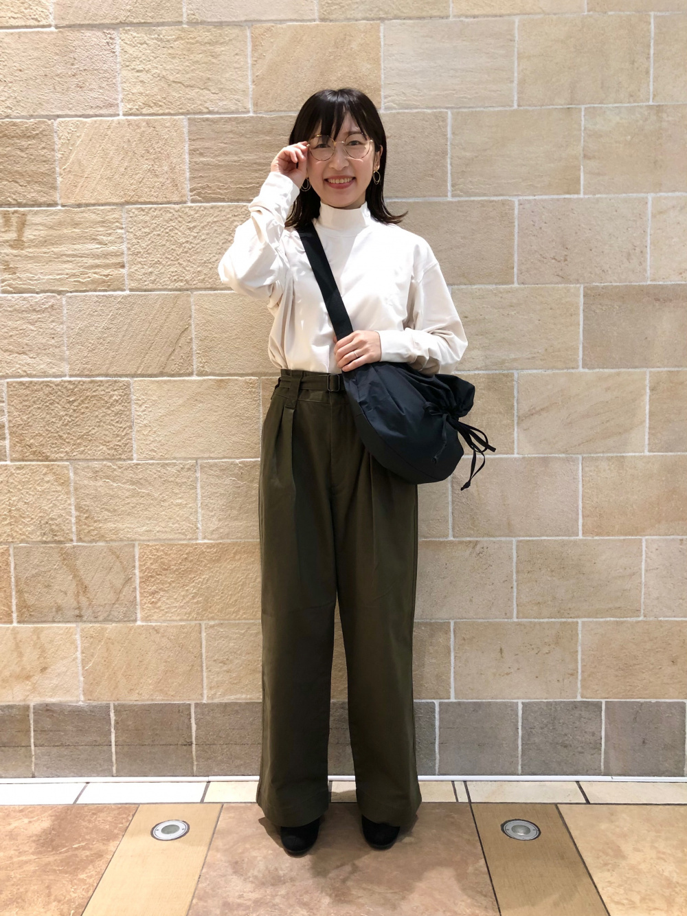 ベルテッドタックワイドパンツ」の着用コーディネート| ユニクロ公式