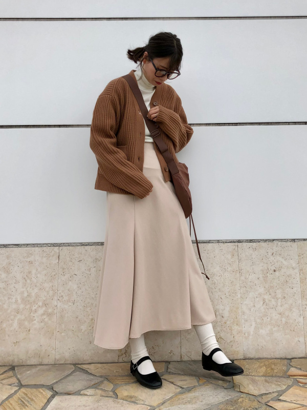 プレミアムラムリブカーディガン（長袖）（レディース）の着用