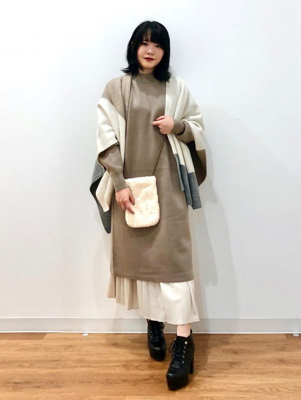 ドライカノコ襟ラインポロシャツ（半袖）、アシンメトリープリーツ