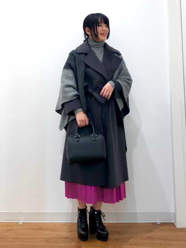 ドライカノコ襟ラインポロシャツ（半袖）、アシンメトリープリーツ