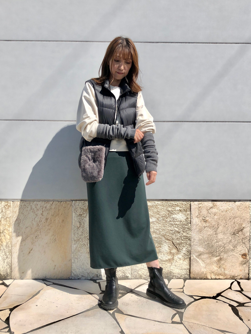 「スウェットパンツ（丈標準64～66cm）セットアップ可能、ウルトラライトダウンベスト（ワイドキルト）」の着用コーディネート ユニクロ