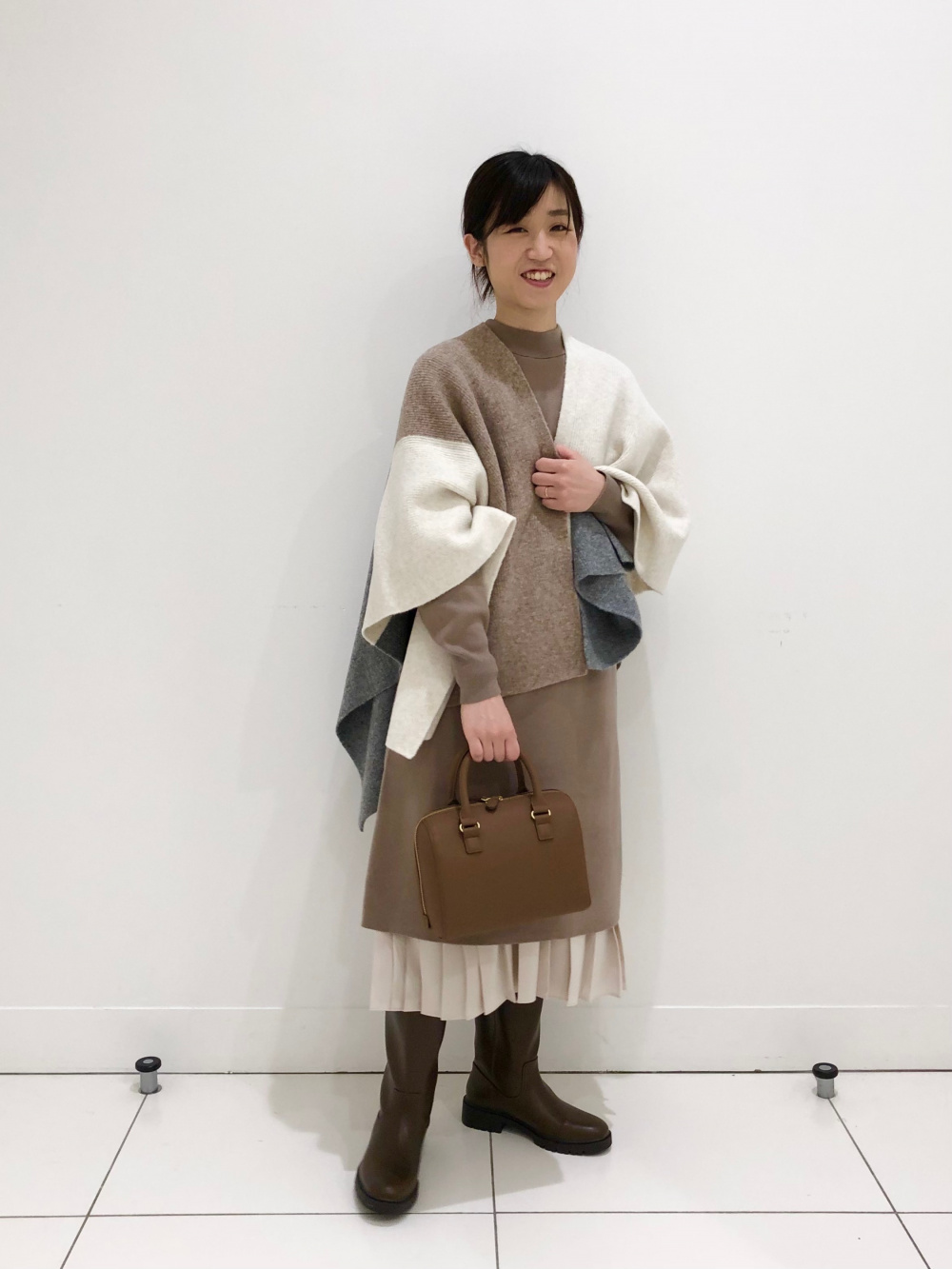 ドライカノコ襟ラインポロシャツ（半袖）、アシンメトリープリーツ