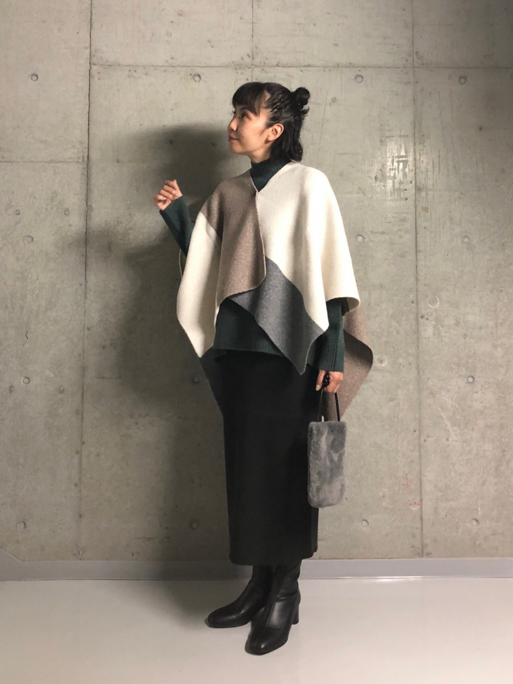 ストレッチシームレスダウンショートコート、ヒートテックレギンス/10