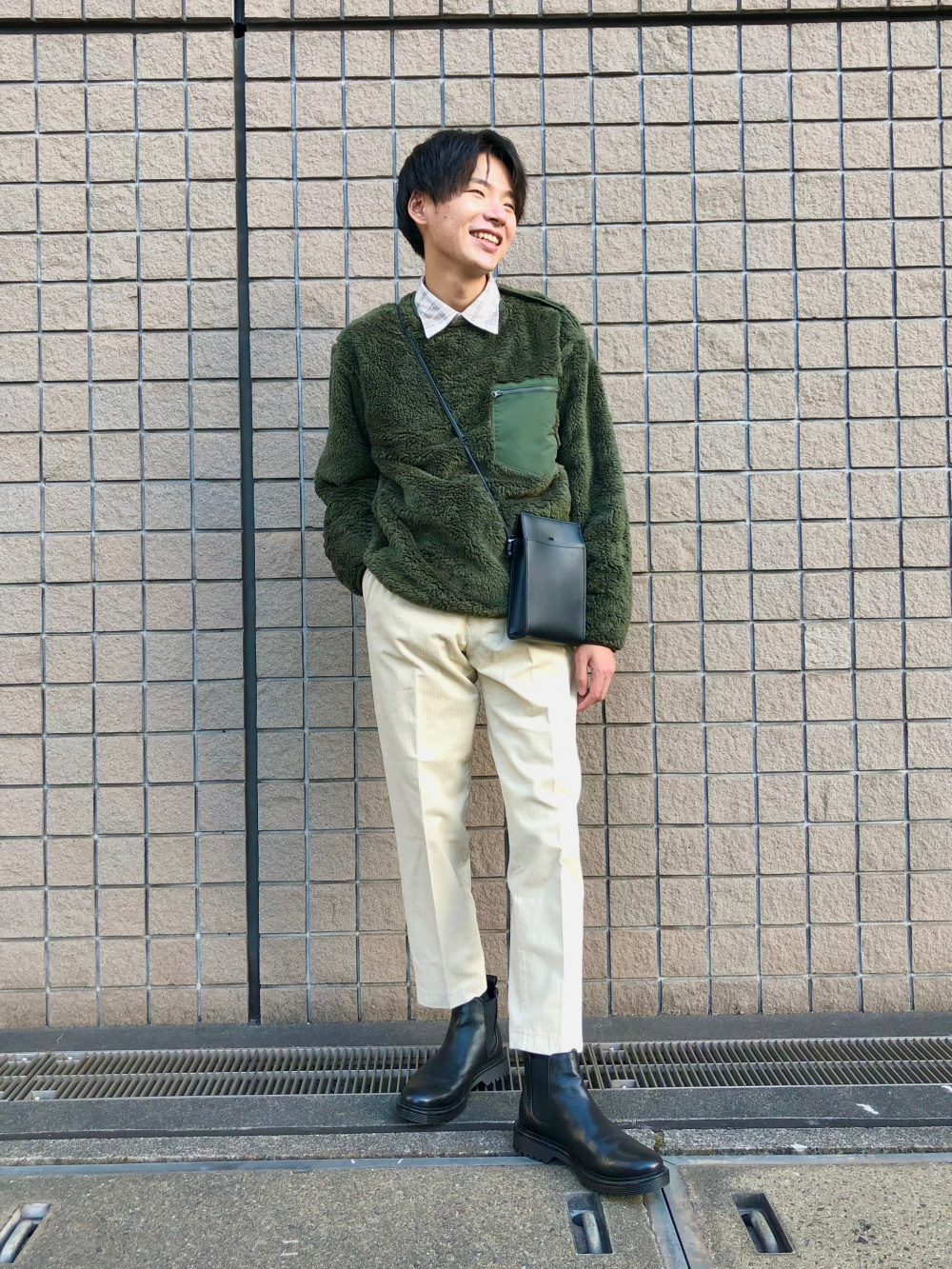 ヒートテックウォームパデッドベスト ローゲージvネックカーディガン 長袖 の着用コーディネート ユニクロ