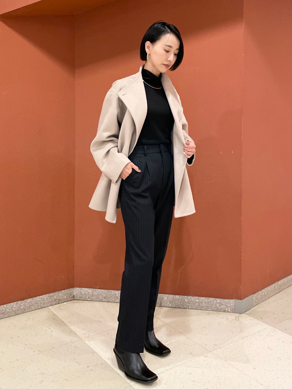 ユニクロ公式 | ストレッチシームレスダウンショートコート