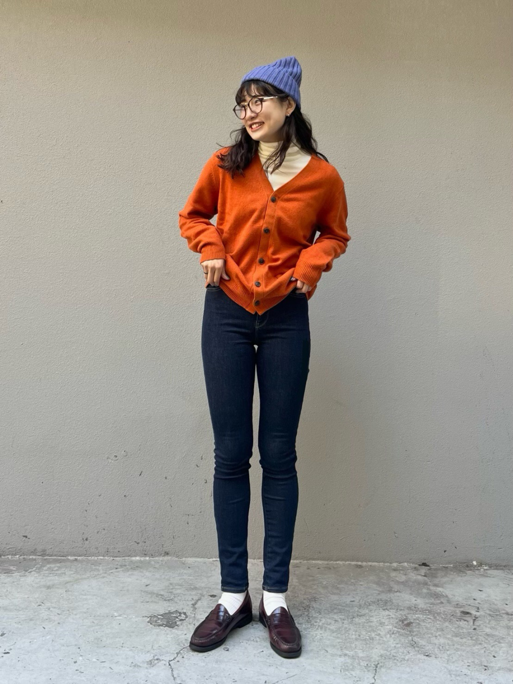 モックネックプルオーバー 長袖 ディズニー ミッキー フレンズ スウェットシャツ 長袖 の着用コーディネート ユニクロ