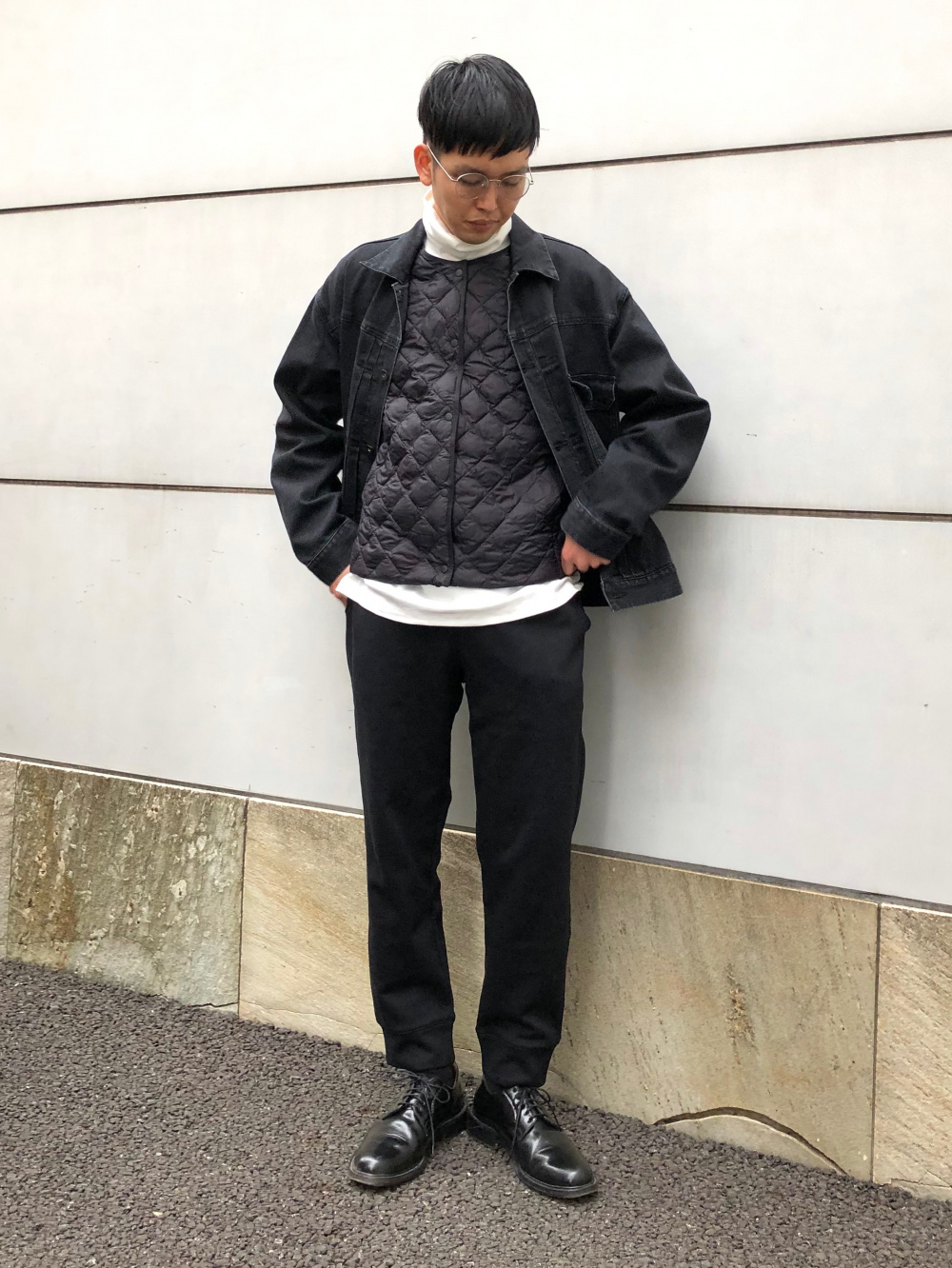デニムジャケット、ソフトタッチタートルネックTシャツ」の着用 デニムジャケット、ソフトタッチタートルネックTシャツ」の着用