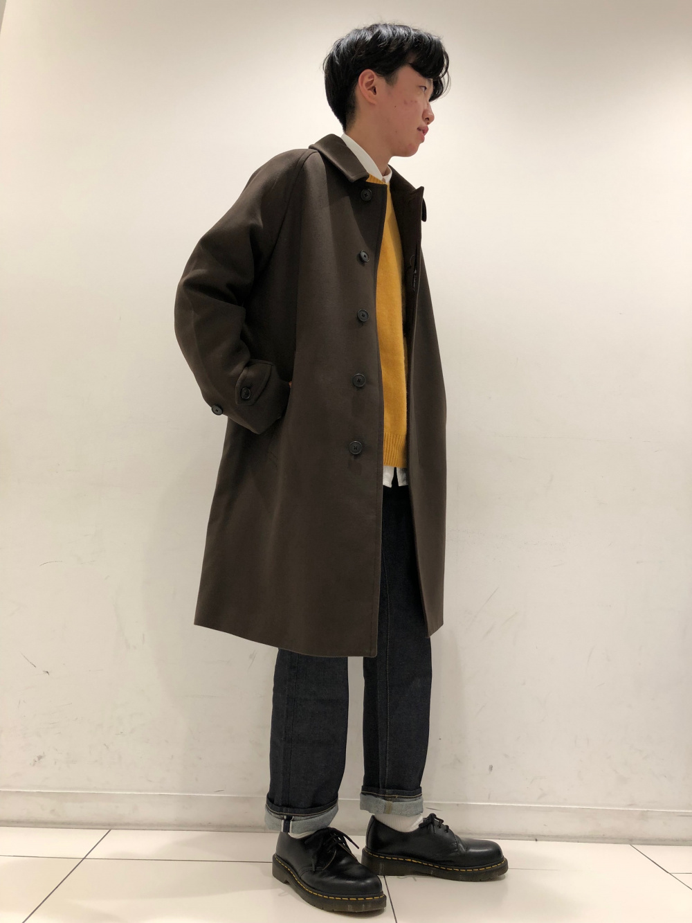 シングルブレストコート、フランネルシャツ/チェック」の着用