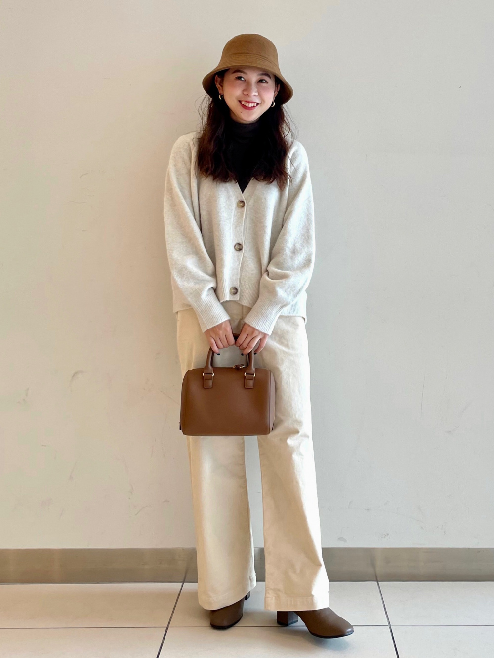 ユニクロ】話題のワイドパンツ、秋コーデに大活躍の