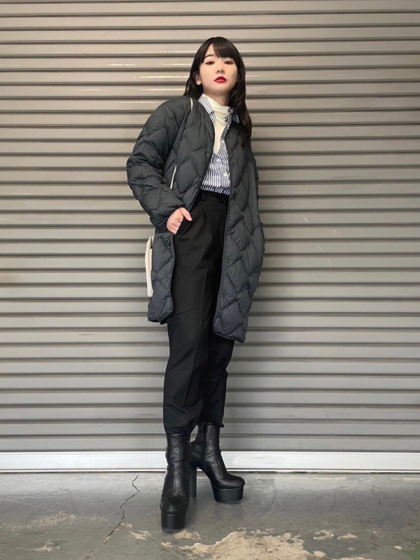 【美品】UNIQLOウルトラライトダウンリラックスコート　キルティング【M 黒】 ウルトラライトダウンリラックスコートのコーディネート・着用イメージ