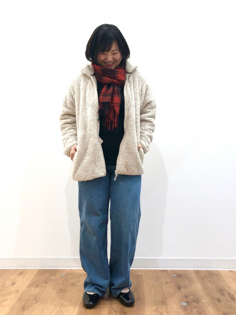 ユニクロ】の「ボアショートコート」が可愛い！パンツにも