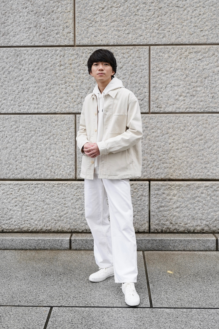 ワッフルクルーネックT（長袖）、デニムワークジャケット」の着用