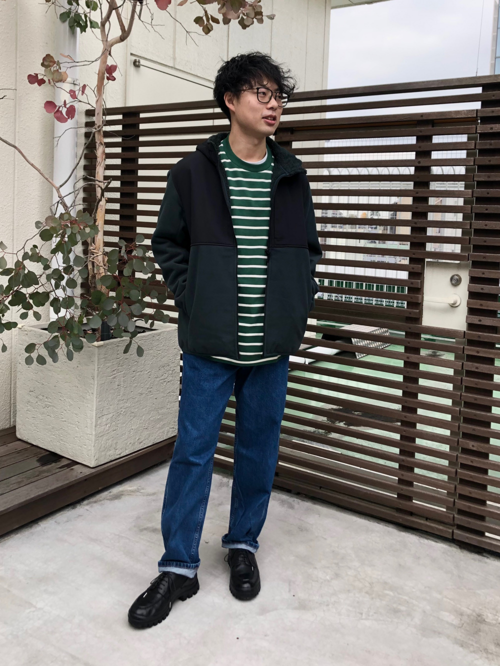 スムースコットンボーダーニットワンピース 長袖 ワイドフィットジーンズ 丈標準74 77cm の着用コーディネート ユニクロ