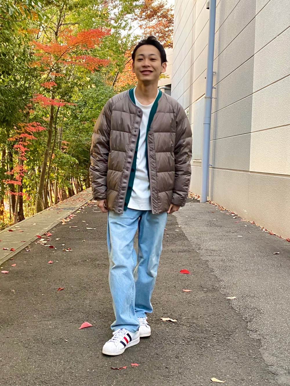 スムースコットンボーダーニットワンピース 長袖 ワイドフィットジーンズ 丈標準74 77cm の着用コーディネート ユニクロ