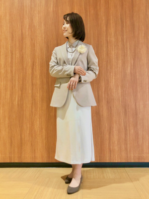 新品タグ付き ユニクロ 感動ジャケット セットアップ M/L ベージュ ユニクロ公式 | 感動ジャケット/Mサイズ