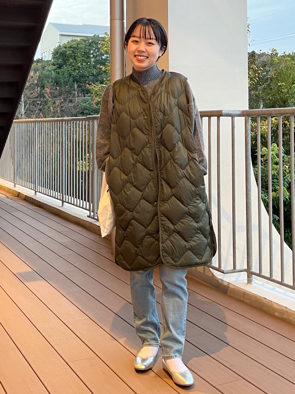 ウルトラライトダウンロングベスト ディズニー ミッキー フレンズ スウェットシャツ 長袖 の着用コーディネート ユニクロ