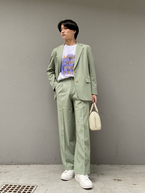 リラックスフィットVネックTシャツ（半袖）、感動ジャケット