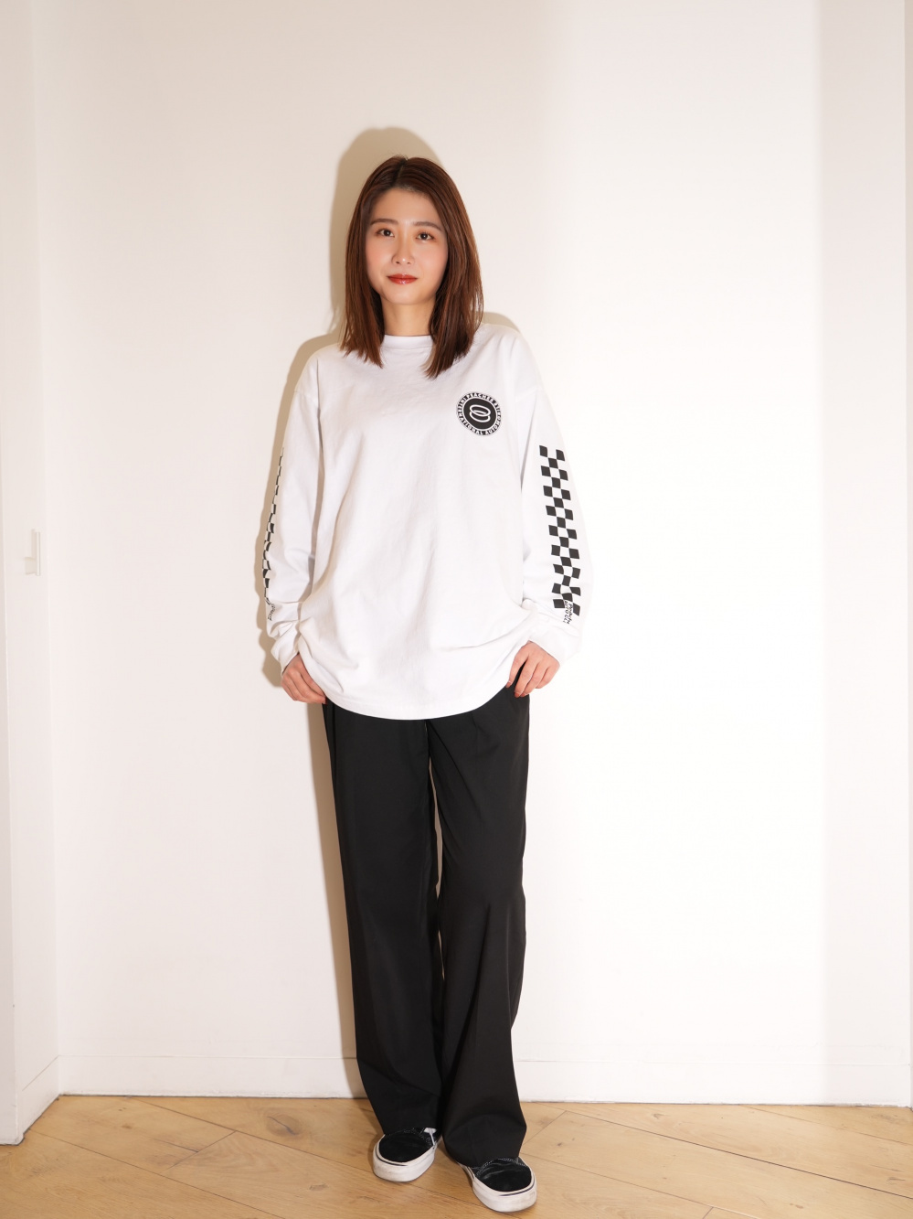 タックワイドパンツ（ツータック・丈長め76cm）」の着用
