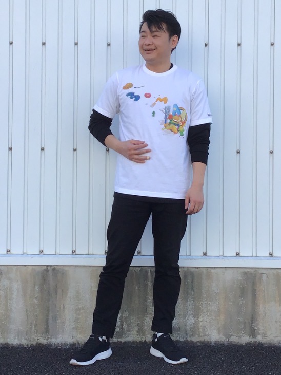 96%以上節約 新品 ユニクロ スケーターコレクション UT グラフィックTシャツ M 黒 UNIQLO スケーターコレクション 宝塚 礼真琴 着用長袖シャツ 青系