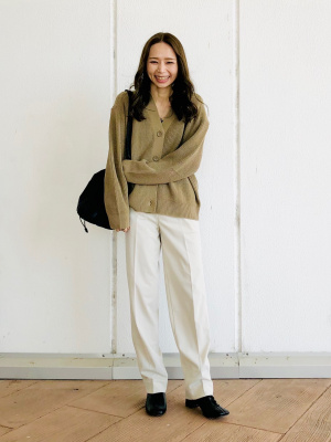 すみれ　UNIQLO ジャージースーツ上下（ブラック）とホワイトシャツ3点 ユニクロ公式 | ブラッシュドジャージーシャツジャケット