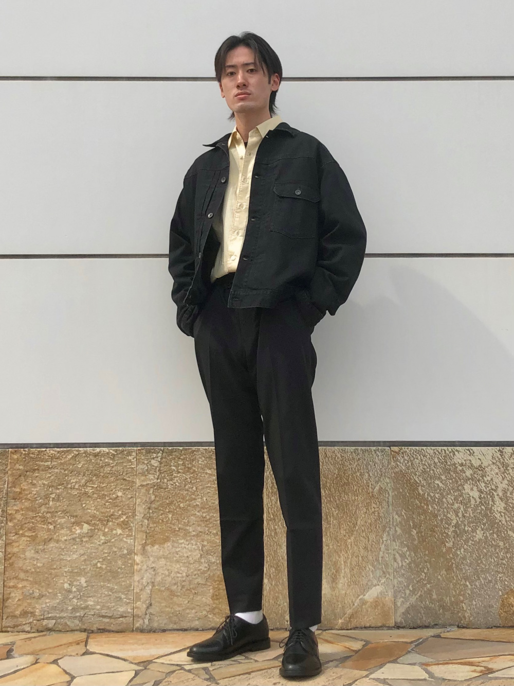 デニムジャケット、スリムフレアジーンズ（丈標準73cm）」の着用