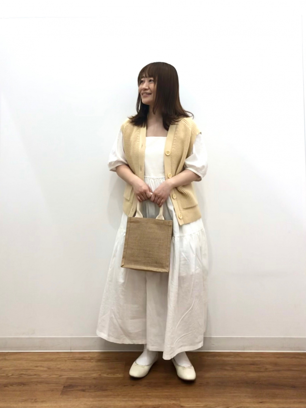 「UVカットシャツワンピース（長袖・標準丈・110～121cm）、リブタンクトップ（後ろ深め）」の着用コーディネート| ユニクロ