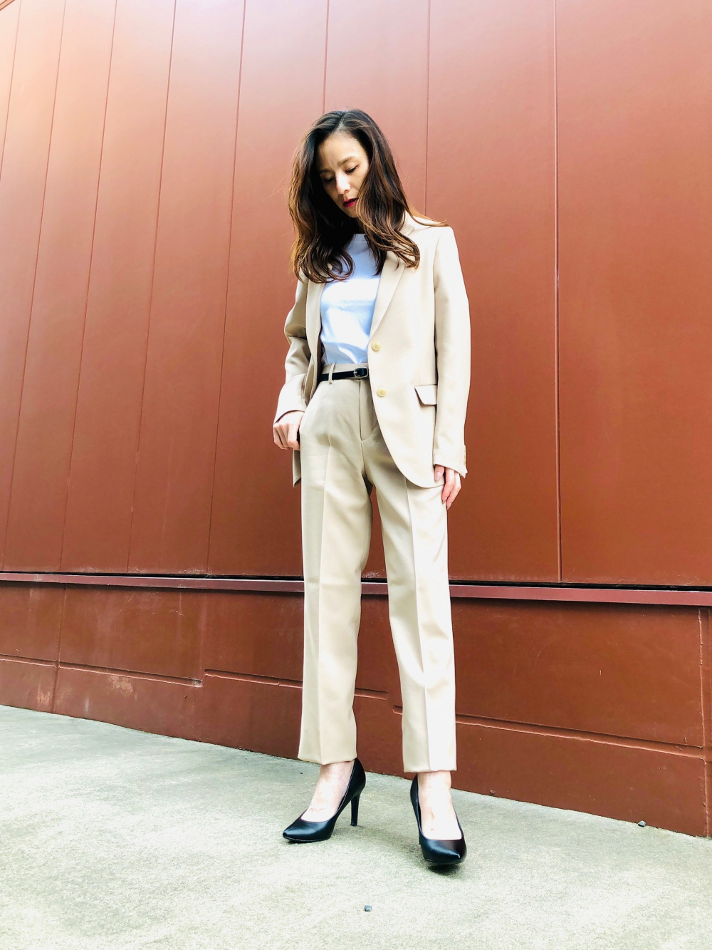 ユニクロ 感動ジャケット 感動スリムパンツ レーヨンブラウス スーツセット レーヨンブラウス、感動スリムパンツ」の着用コーディネート