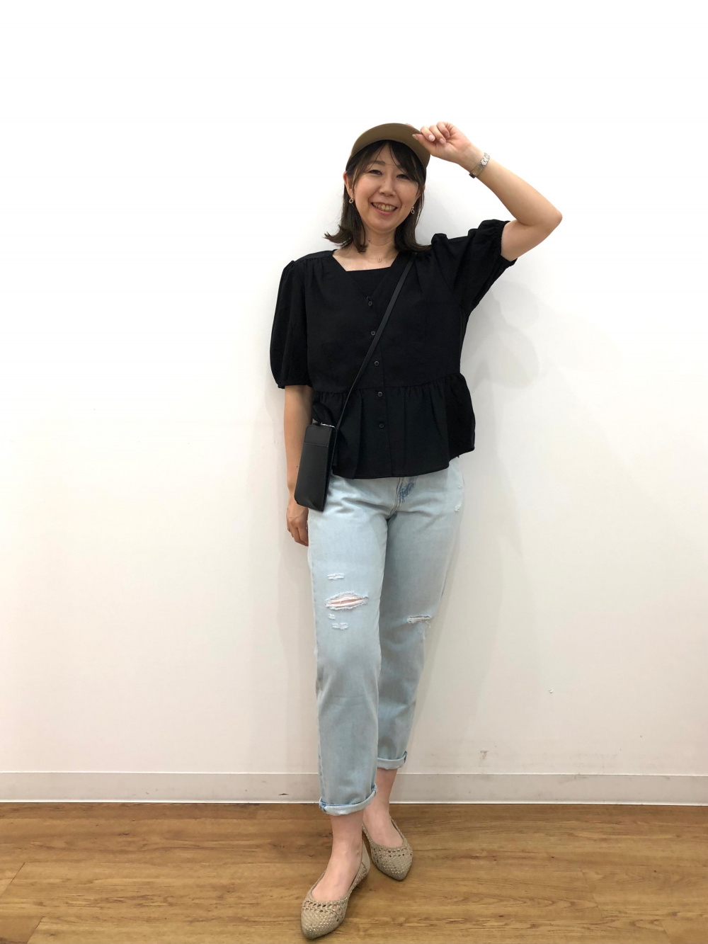 ボーイフレンドテーパードジーンズ（ダメージ・アンクル丈・丈標準66cm