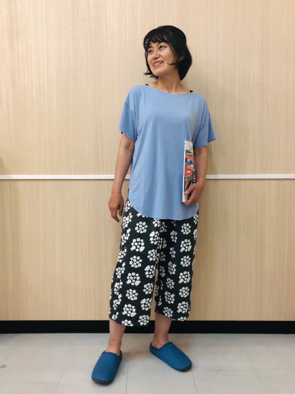 エアリズムシームレスボートネックロングT（半袖）」の着用