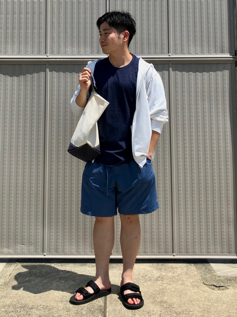 ユニクロ ユニクロc シャツ ショーツ サンダル コーデ uniqlo 今になって気づいたシアサッカーの心地よさ🫠 #waiper#uniqlo