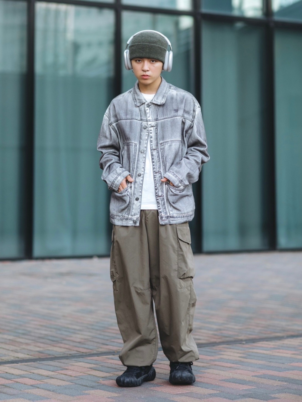 Check styling ideas for「U Wide Fit Parachute Trousers」