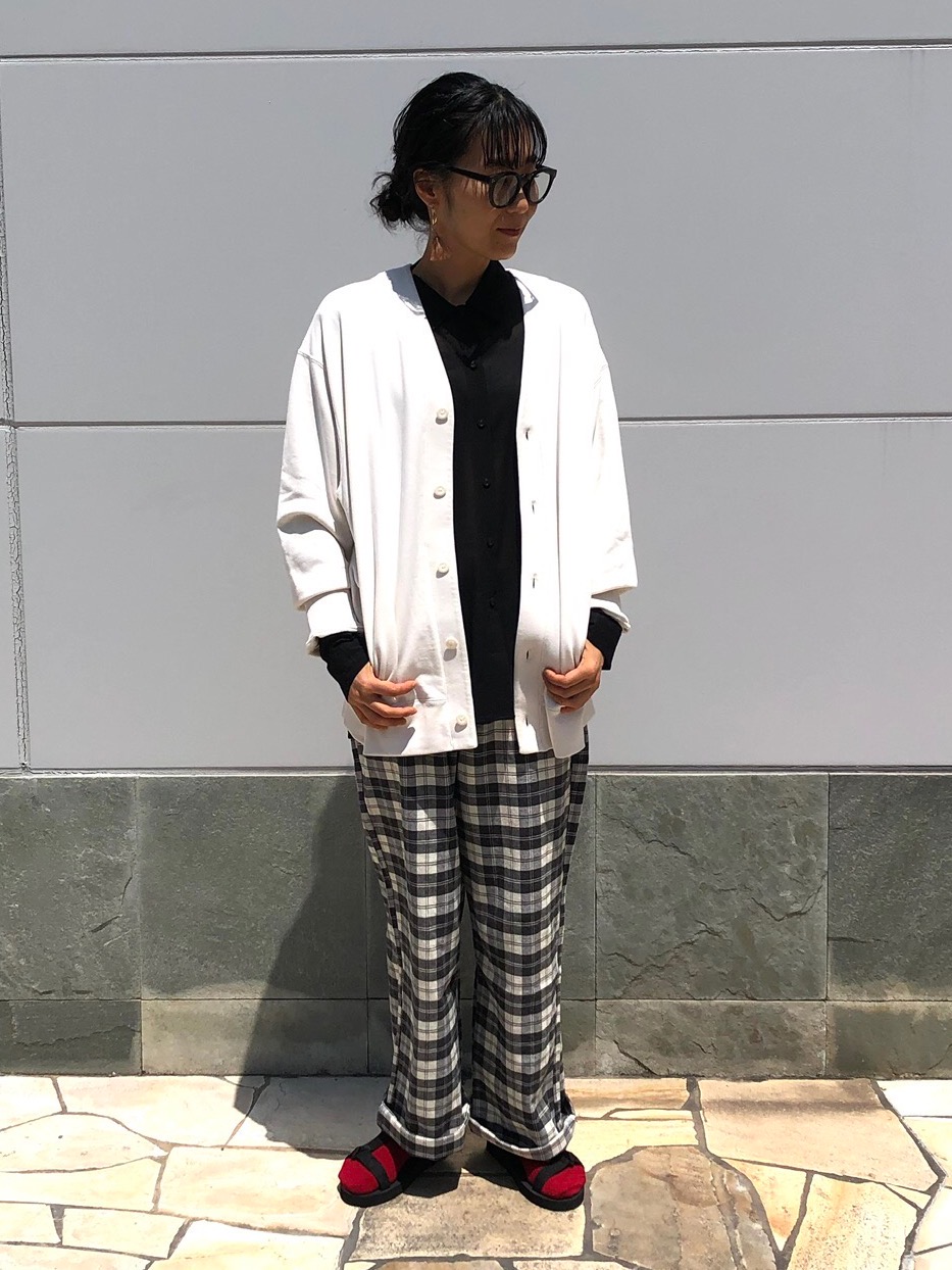 コットンシアーシャツ（長袖）」の着用コーディネート| ユニクロ公式