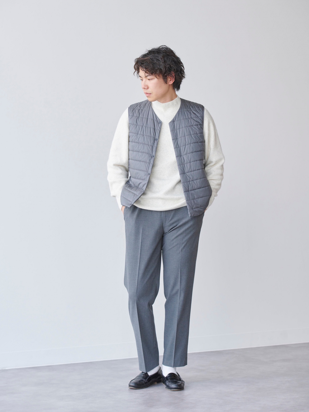 メリノVネックセーター、ブラッシュドジャージータックワイドパンツ