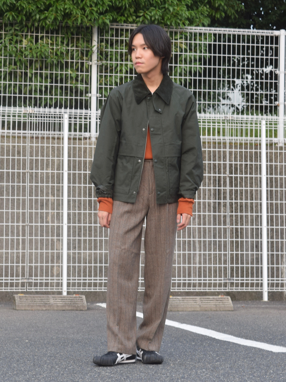 モードレースアップTシャツ＋ウエストデザイントップス＋ワイドパンツ