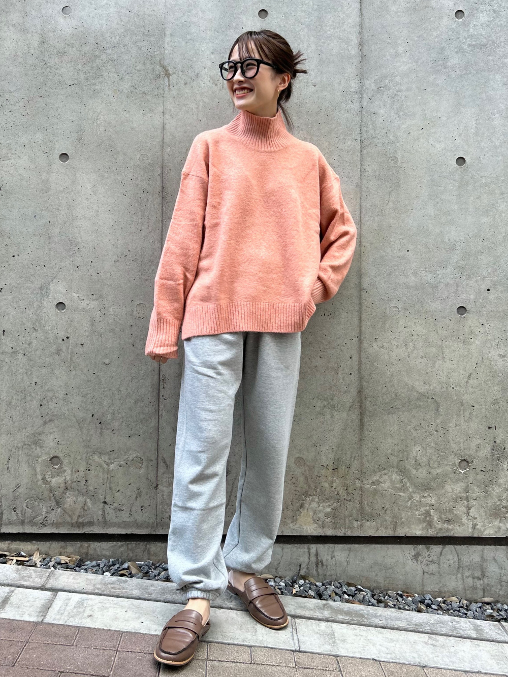 コーデュロイクロップドジャケット、スウェットパンツ（丈標準64～66cm